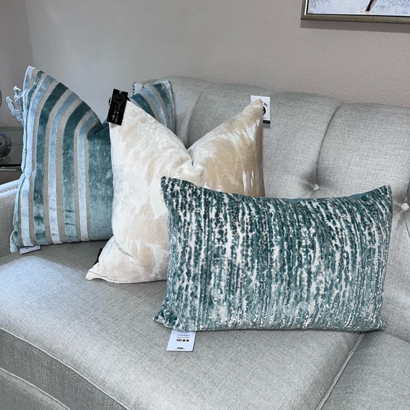 1-NWT CALDEIRA CUT VELVET DESIGN DECORATIVE PILLOW Read description for details - Picture 14 of 17